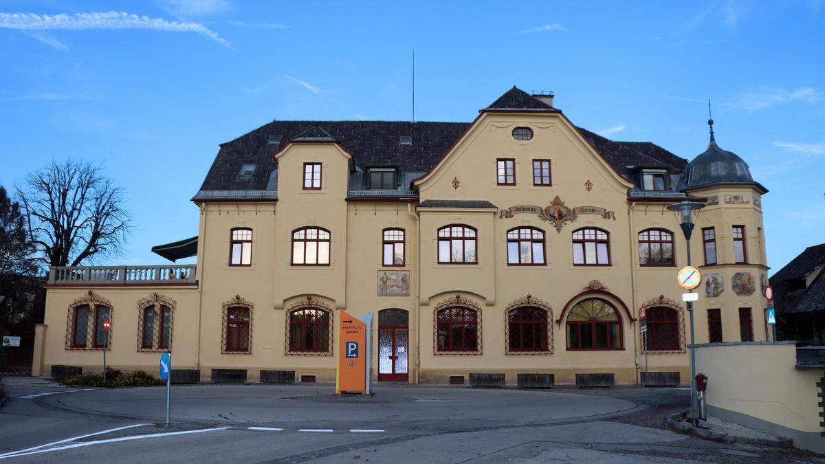 In Feldkirchen streitet man seit Wochen um den Kauf des Antoniusheims 
