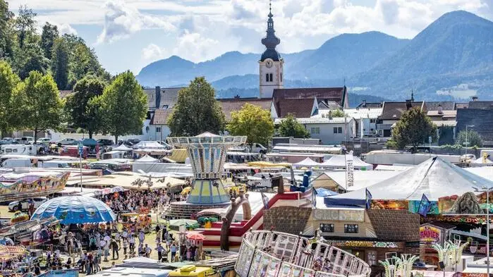 Zu sehen ist das Marktgelände beim Bleiburger Wiesenmarkt 