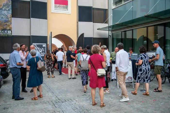 Viele standen auch für Restkarten an, um den Krimi zu sehen