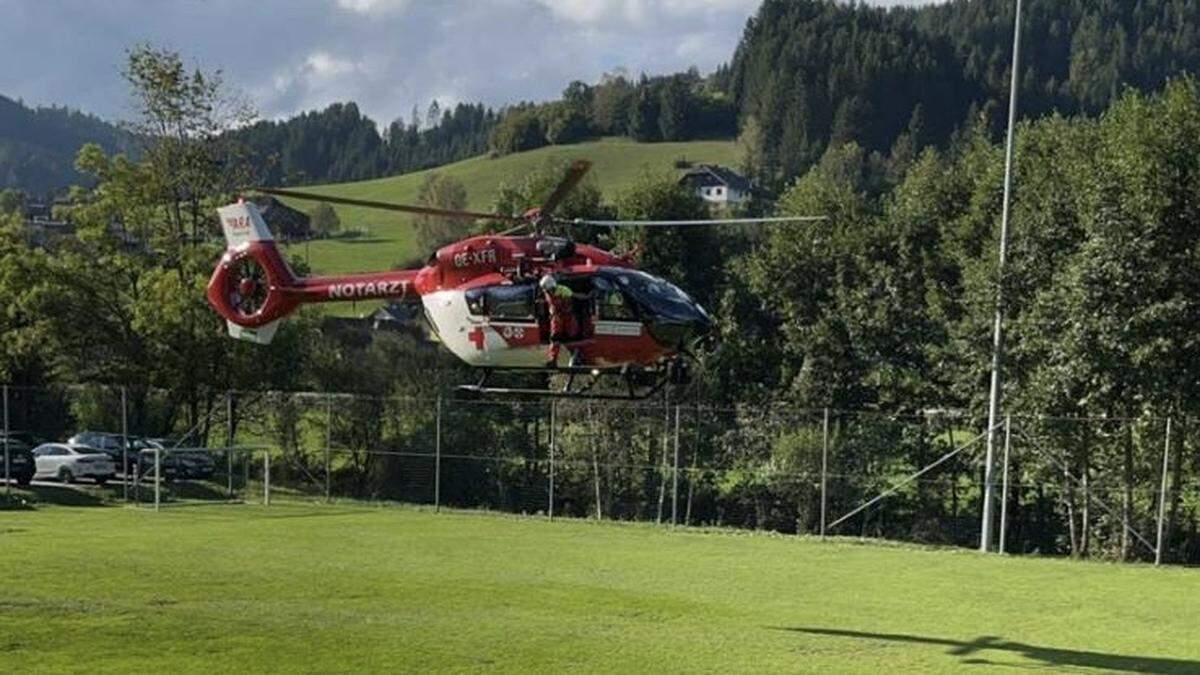 Martin Hinteregger wurde mit dem Hubschrauber abtransportiert