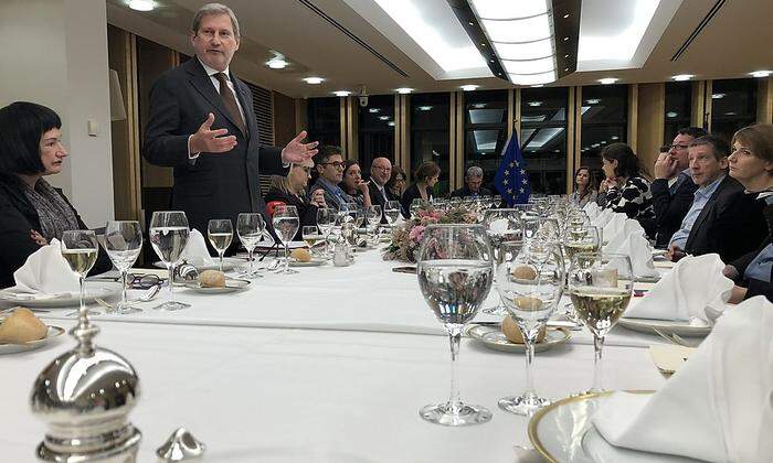 Schickes Abendessen im 13. Stock des Berlaymont: Kommissar Johannes Hahn