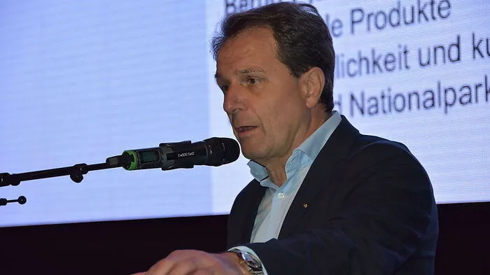 Franz Theurl schießt zurück
