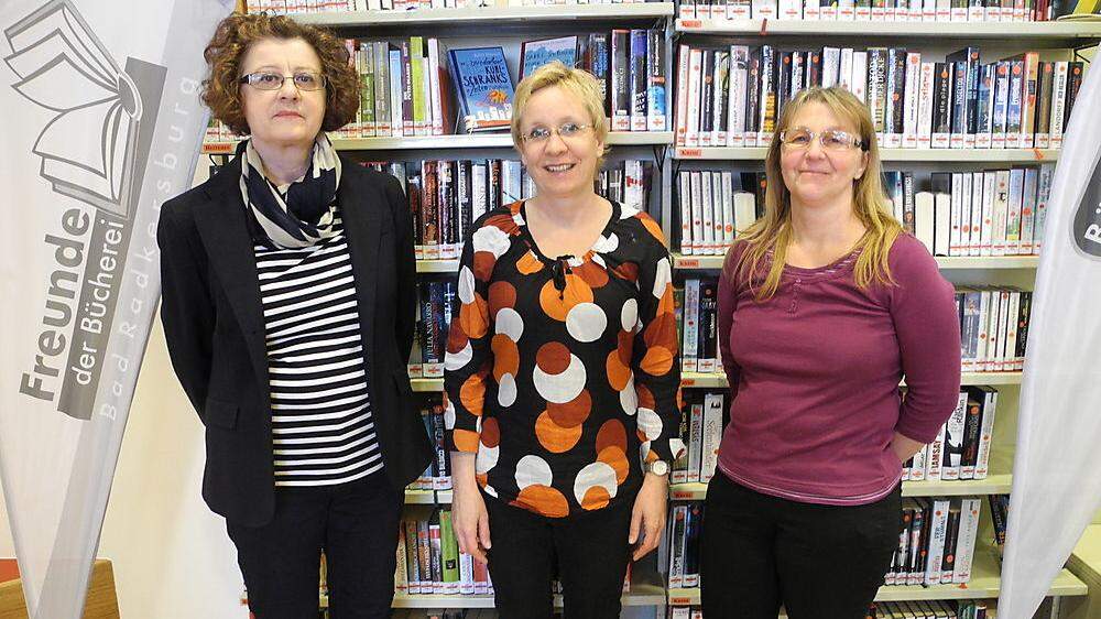 Ulrike Bele-Zechner leitet die Öffentliche Bücherei seit 2012, Elisabeth Novak ist die Schulbibliothekarin des Borg, Gabriela Schwarz gehört seit 1979 zum Team der Bücherei