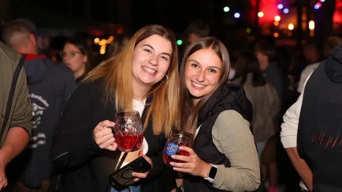Sieben Tage Aufbau für eine lange Nacht: 15 Helferinnen und Helfer verwandelten das Waldstück bei Fladnitz an der Teichalm am Samstag in eine urige Festlandschaft. 