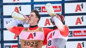 Prost! Franjo von Allmen und Landsmann Alexis Monney 