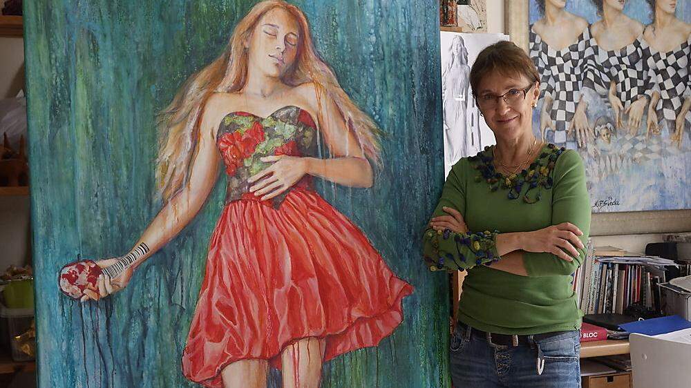 Katarina Sweda in ihrem Atelier: Die Arbeit an dem Gemälde hat sie beendet, gezeigt wird es ab kommenden Freitag in Bruck