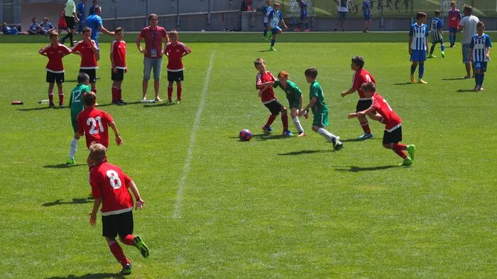 In ganz Klagenfurt und rundherum sind wieder Hunderte sportliche Kinder und Jugendliche mit ihren Begleitern aus der ganzen Welt unterwegs. Bei den United World Games wurde am Samstagvormittag im Klagenfurter Stadion Fußball gespielt.
