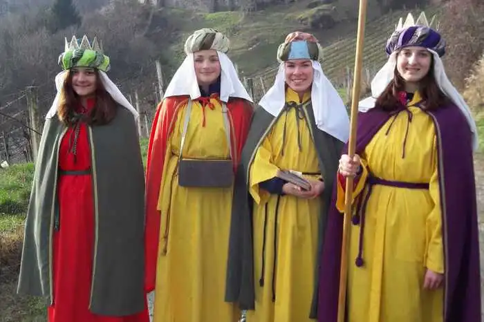 Die Mädchengruppe mit Ariane, Lena, Zuzana und Saskia bringen in Deutschlandsberg den Segen ins Haus.