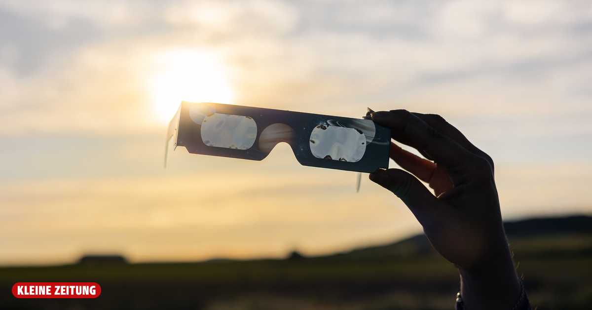 Solar Eclipse: How Do I Look at the Light Correctly?