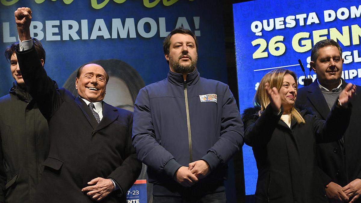 Silvio Berlusconi, Matteo Salvini , Giorgia Meloni und Giovanni Toti beim Wahlkampffinale in Ravenna