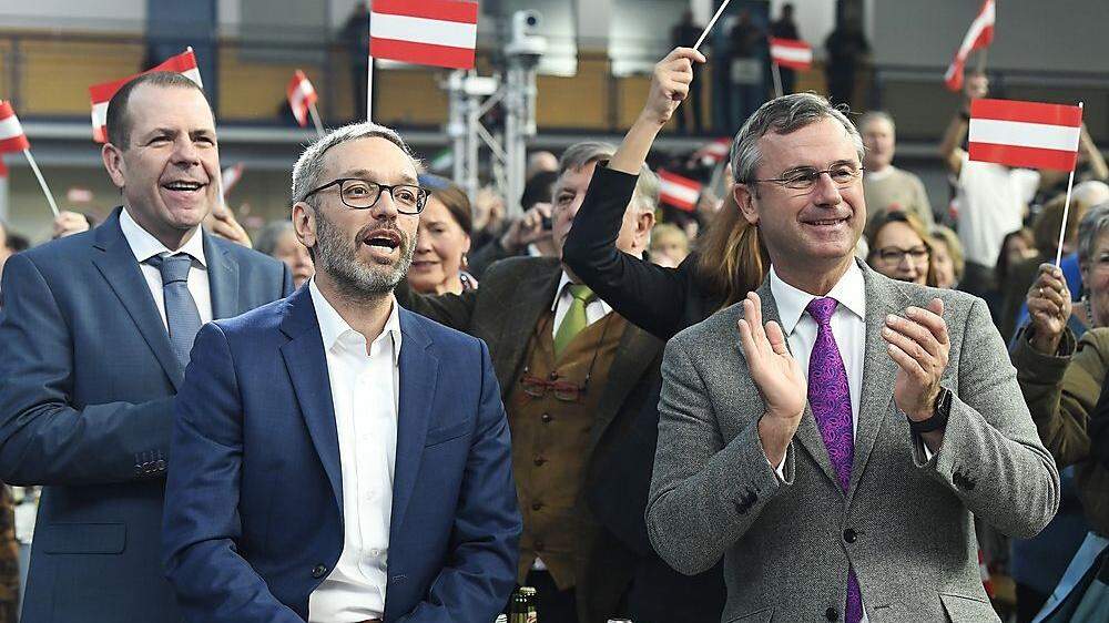 FPÖ-Parteichef Norbert Hofer (R.) und FPÖ-Klubobmann Herbert Kickl während des FPÖ-Neujahrstreffens in Oberwart