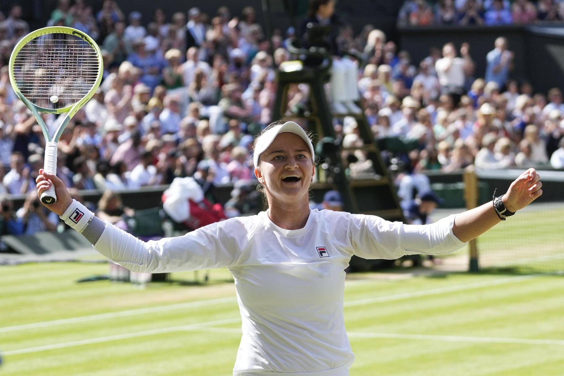 Überraschungssiegerin: Krejčíková setzt sich in Wimbledon die Krone auf