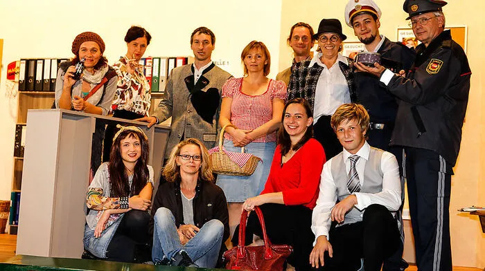 Die Theatergruppe Deutsch Goritz verursacht „Stress im Polizeirevier“