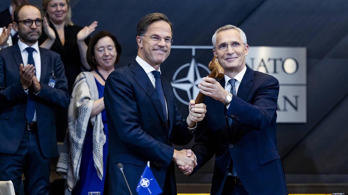 Die Übergabe: Rutte übernimmt von Stoltenberg