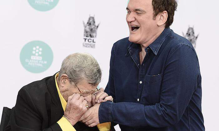 Jerry Lewis "beißt" Quentin Tarantino am Walk of Fame