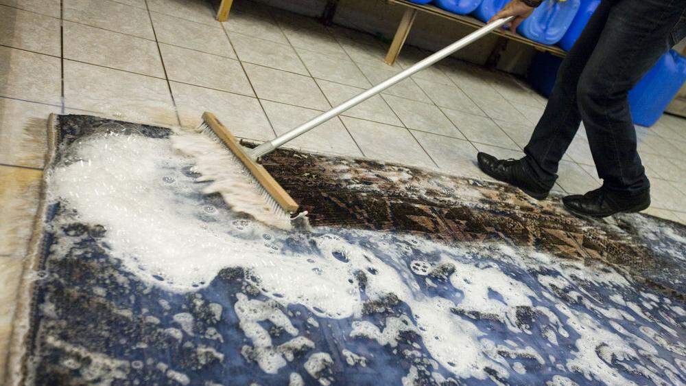 Zuletzt sollte eine 93-Jährige 2000 Euro für die Reinigung zweier Teppiche zahlen