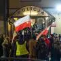 Nach der Verhaftung von PiS-Vizechef Kaminski und dessen Ex-Stellvertreter Wasik kommt es in Polen zu Protesten 