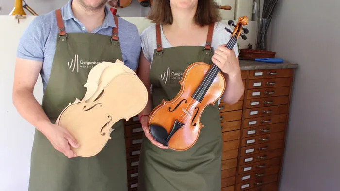 In St. Martin am Wöllmißberg haben Anna Kalcher und Vincent Geer ihr Meisteratelier "Geigenbau Geer" eröffnet.