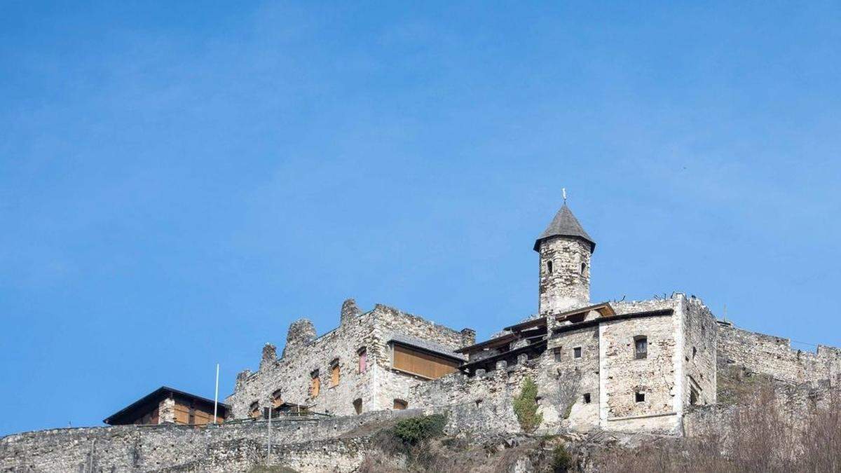 Die Burg Landskron im Sonnenschein