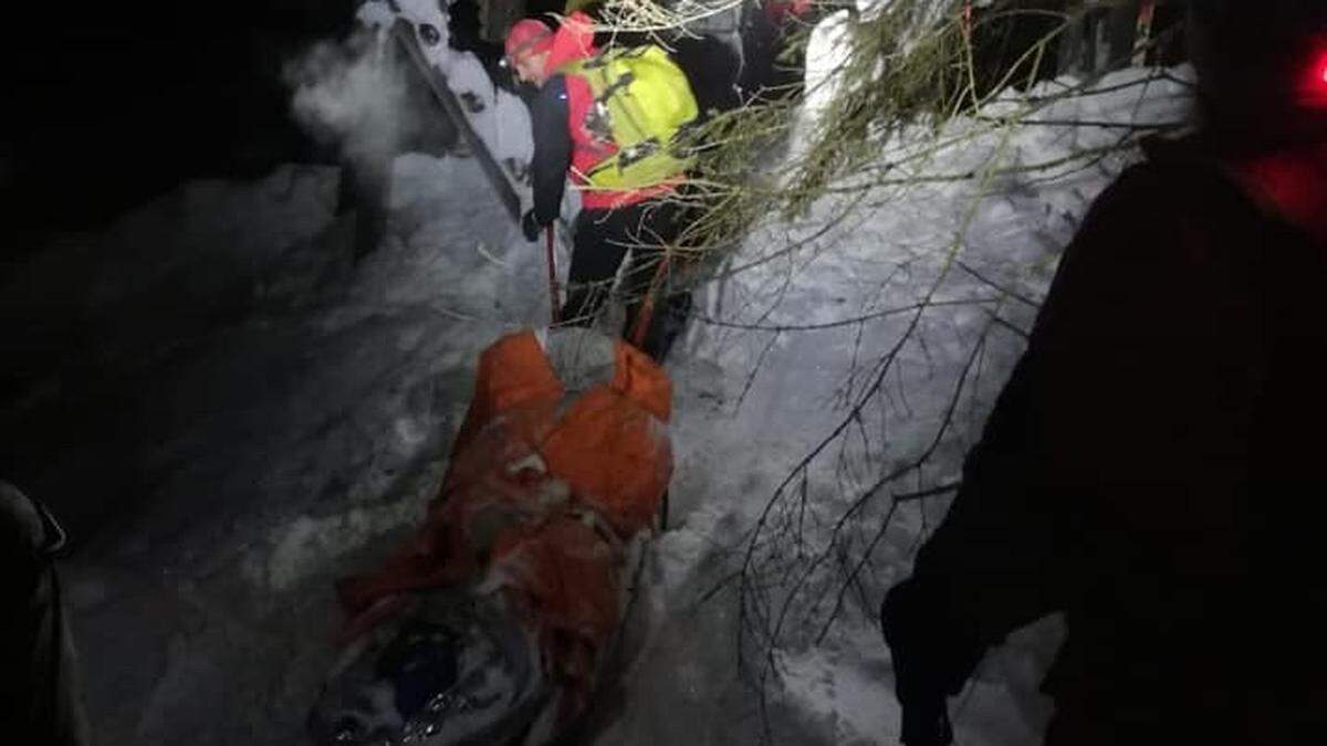 Schwierige Rettung des Verletzten bei Wind und Dunkelheit