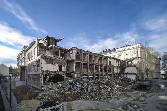 Die Fassade wurde vor einigen Tagen bereits "angeknabbert".