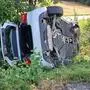 Das schwer beschädigte Fahrzeug wurde geborgen und von einem Abschleppunternehmen abtransportiert