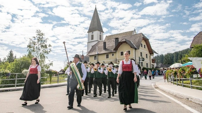 Hunderte Besucher wohnten dem ersten „Bei uns dahoam“-Fest der Kleinen Zeitung in Hirschegg-Pack bei.  Klicken Sie sich durch die Bilder.