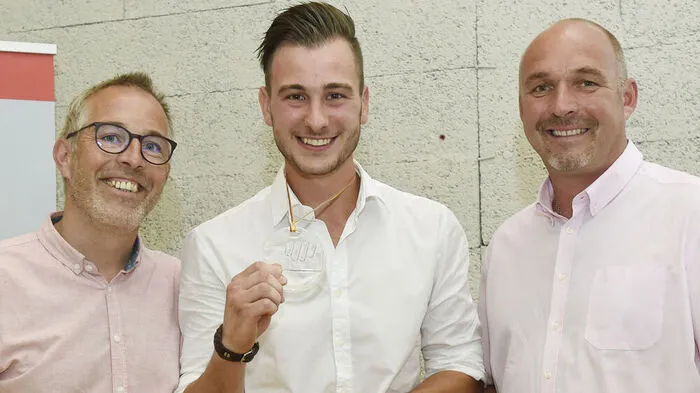 Gewinner Florian Gebeneter, flankiert von Klaus Huber (links) und Gottfried Hatzenbichler (rechts)