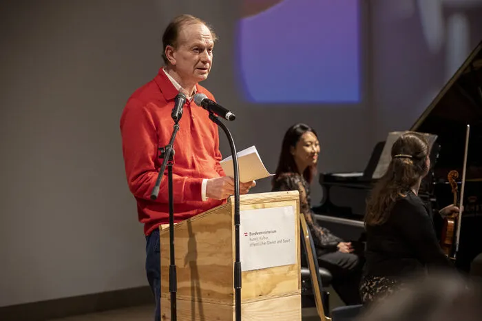 . . . eröffnete Josef Winkler, Präsident des Österreichischen Kunstsenats, den Festakt.
