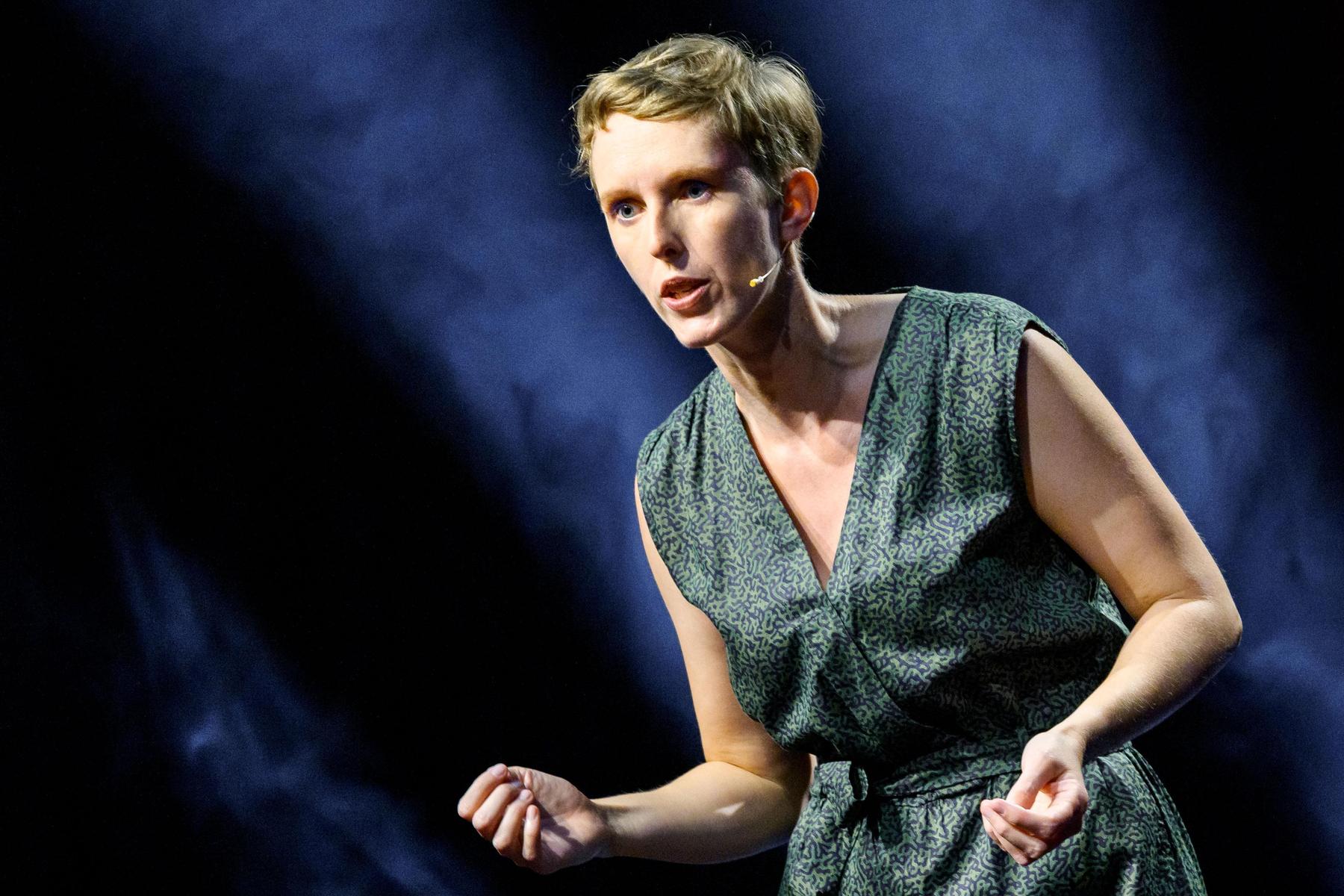 Kabarett: Sonja Pikart gewinnt den „Salzburger Stier 2026“