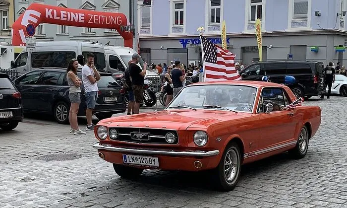 Die US-Cars machen ab 12 Uhr ihre Ausfahrt nach Kammern und Trofaiach