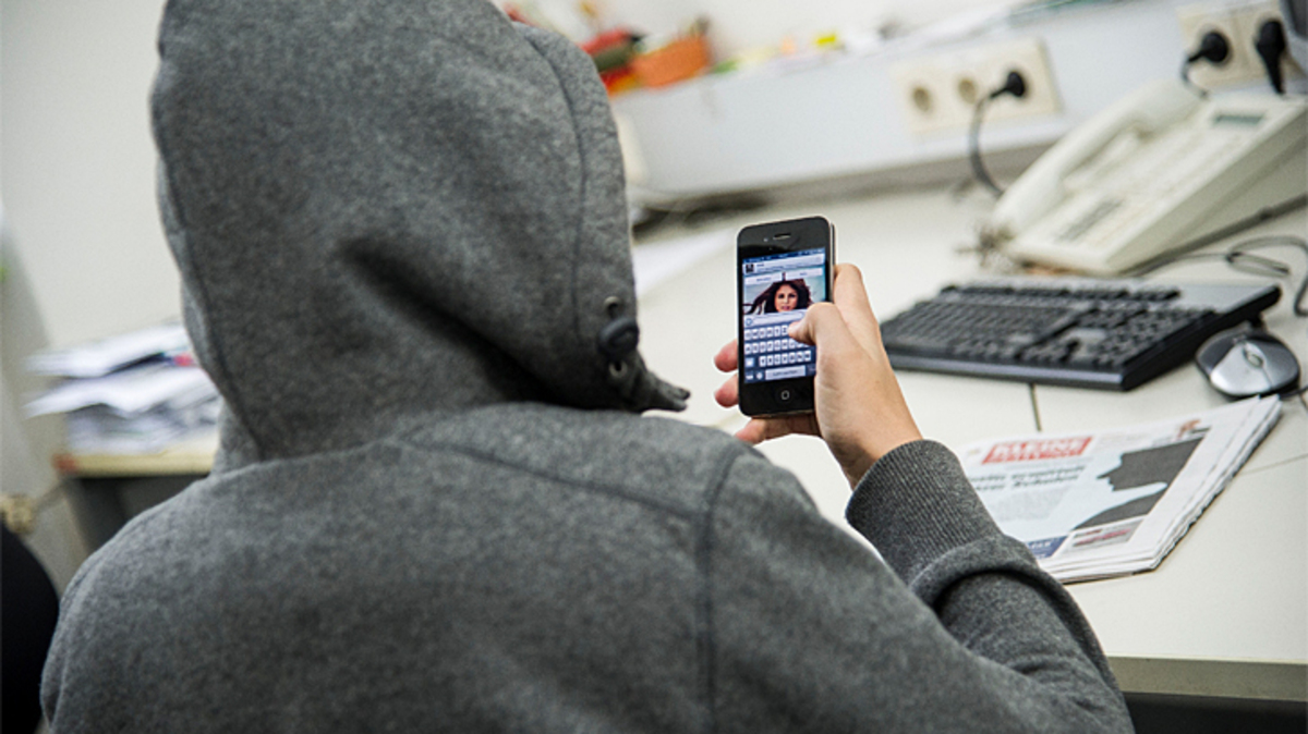 Pornografie auf Handys | In drei Tagen hat jeder die Nacktfotos