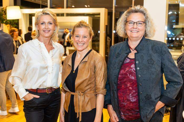 Wollen mehr Frauen in der Gastronomie sehen: Gault-&-Millau-Herausgeberin Martina Hohenlohe, „Female Chefs“-Initiatorin Karin Stöttinger und Sandra Kolleth (GF Miele Österreich) beim „Female Chefs“-Event. 