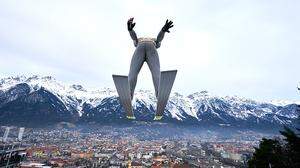 Heben bald auch die Damen im Rahmen einer Tournee über den Dächern von Innsbruck ab?