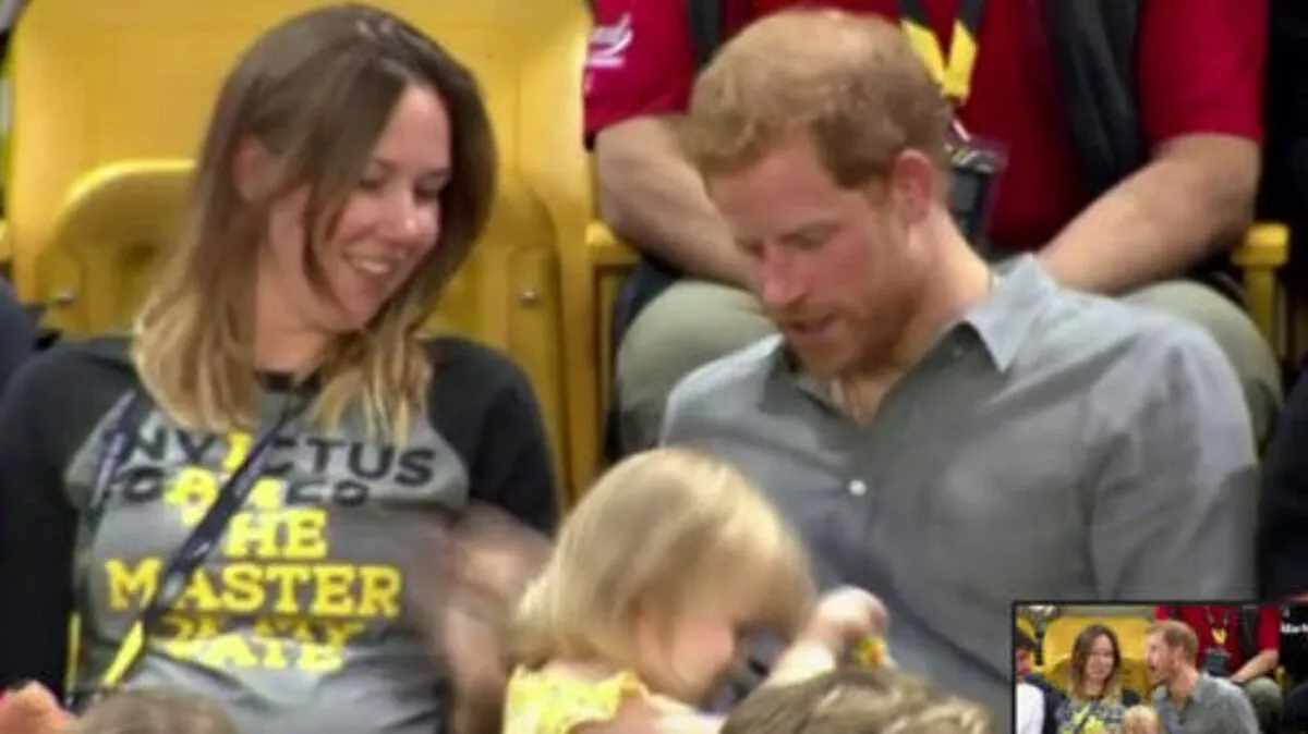 Harry bespaßt die kleine Emily