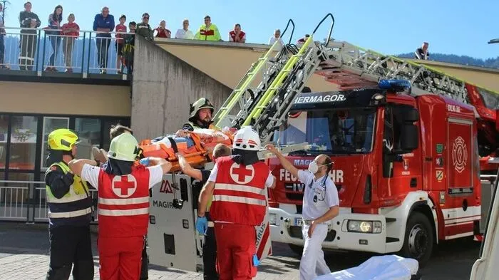 Auch die Drehleiter kam zum Einsatz