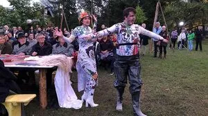 Die gekrönte Regina (Yvonne Klamant) mit Alexander Hölbling