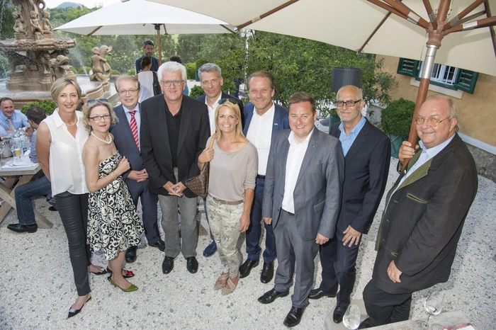 FGO-Stv. Patricia Reisinger, Gemeinderätin Univ.-Prof. Dr. Daisy Kopera, FGO-Stv. Mag. Erwin Dorfer, FGO Ing. Gerald Gollenz, Präsident-Notariatskammer Dr. Dieter Kinzer, Karin Herz, WKO-Vizepräsident Andreas Herz, Direktor-Wirtschaftsbund Mag. Kurt Egger, Ing. Klaus Edelsbrunner, Präs. Verein-Grazer Automobilhändler Walter Kleinsasser