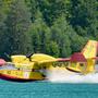 Schon im Jahr 2022 holten italienische Canadair-Löschflugzeuge Wasser zur Waldbrandbekämpfung im Weißensee - damals allerdings mit rechtzeitiger Genehmigung