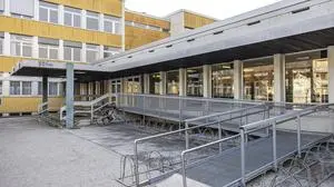 Der Gebäudekomplex von Außen 