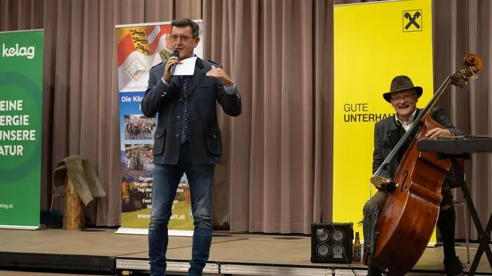 Der Moderator und Entertainer Seppi Rukavina konnte den Gästen in Knappenberg ein vielfältiges Programm präsentieren. Seine Pointen zwischen den musikalischen Darbietungen brachten das Publikum zum herzhaften Lachen.