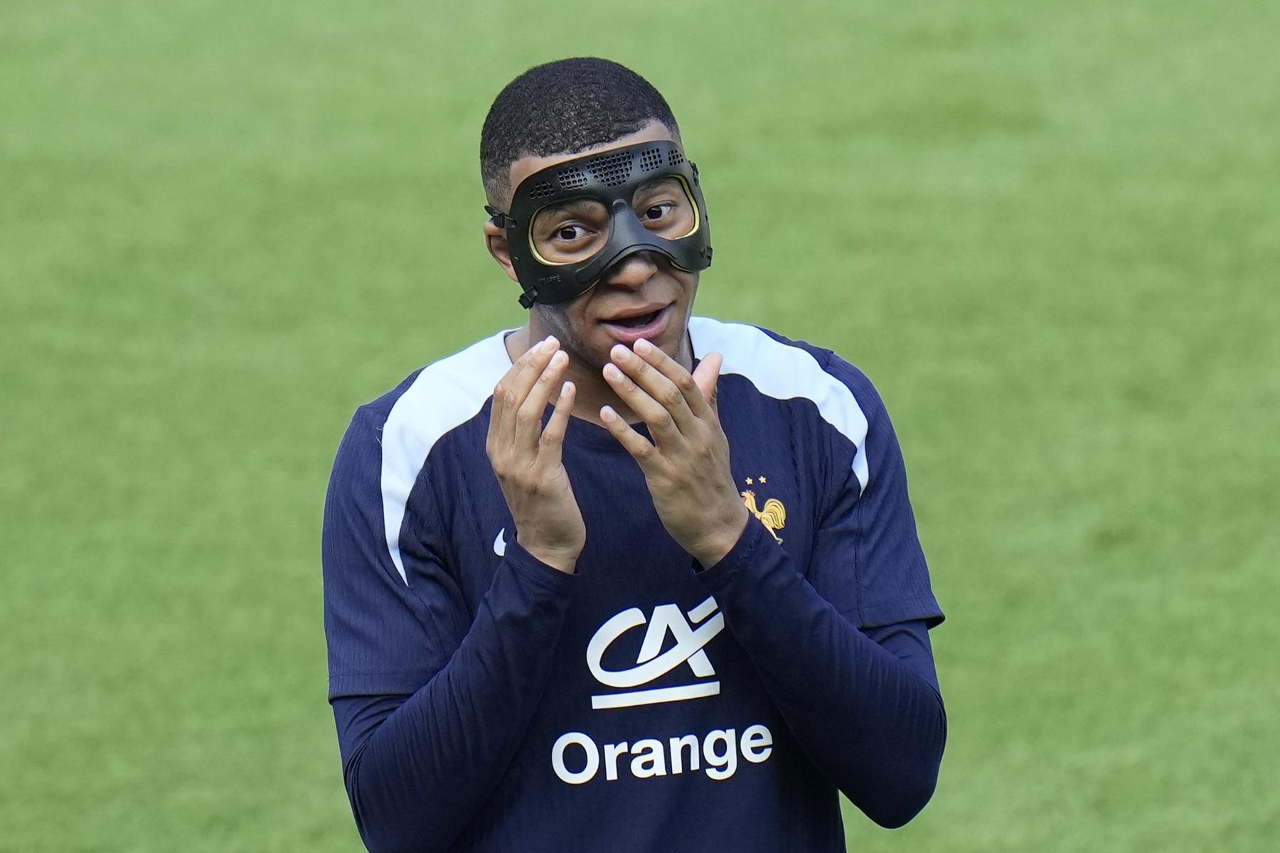 Nach Nasenbeinbruch: Frankreich-Star Kylian Mbappé leidet unter Maske: „Ich hasse es“