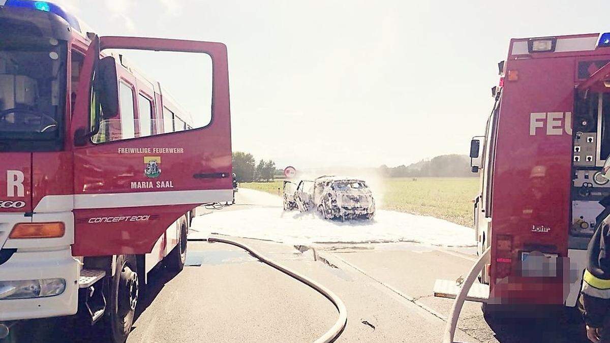 Ein Fahrzeug geriet auf der Klagenfurter Schnellstraße in Brand 