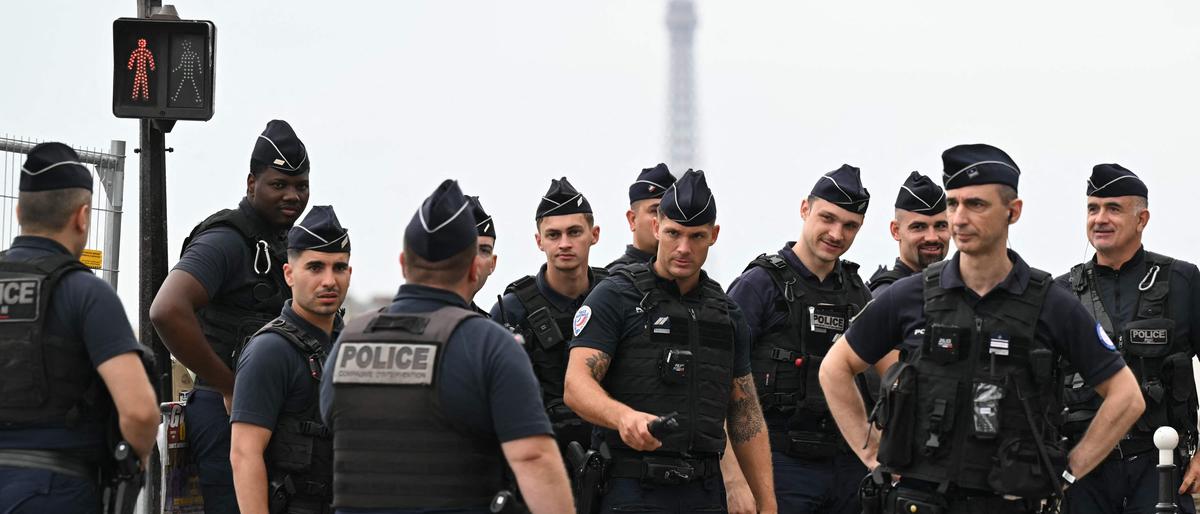 Polizisten vor der Eröffnung der olympischen Spiele in Paris