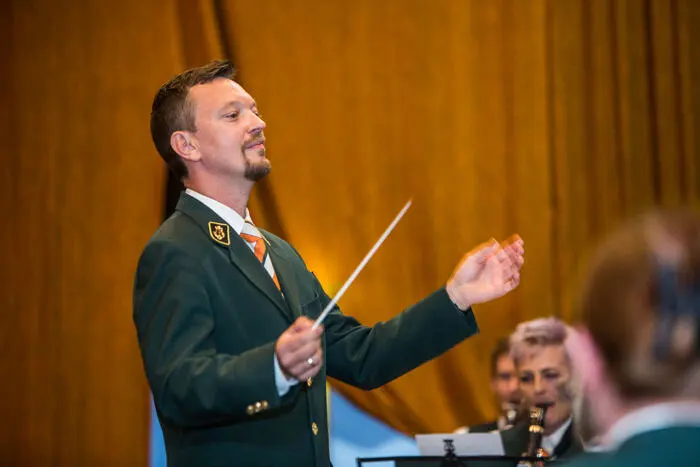 Unter dem Motto "Zurück in die Zukunft" feierten die Musiker das 20-jährige Jubiläum von Kapellmeister Daniel Weinberger. 