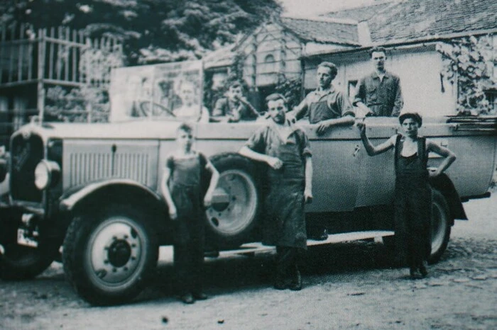 Opa Ladislaus Wechtitsch (Dritter von rechts) gründete die Firma vor 100 Jahren