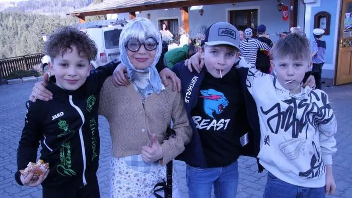 Bunte Masken, viel Spaß, lustige Spiele und eine Kinder-Disco, das gab es beim Kindermaskenfest, zu dem die Marktgemeinde Maria Lankowitz unter Bürgermeister Kurt Riemer in das Gasthaus Wiendl in Kemetberg lud.