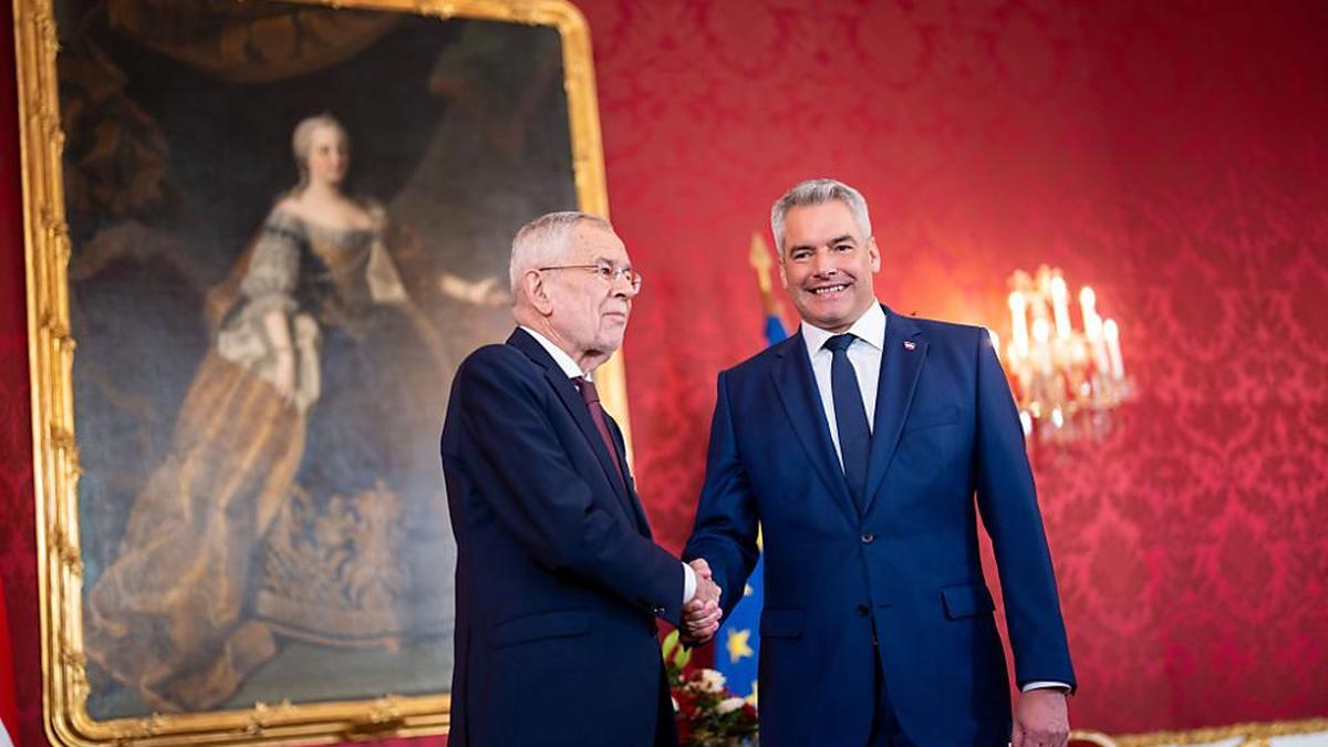 Bundespräsident Alexander Van der Bellen mit Bundeskanzler Karl Nehammer (ÖVP) 