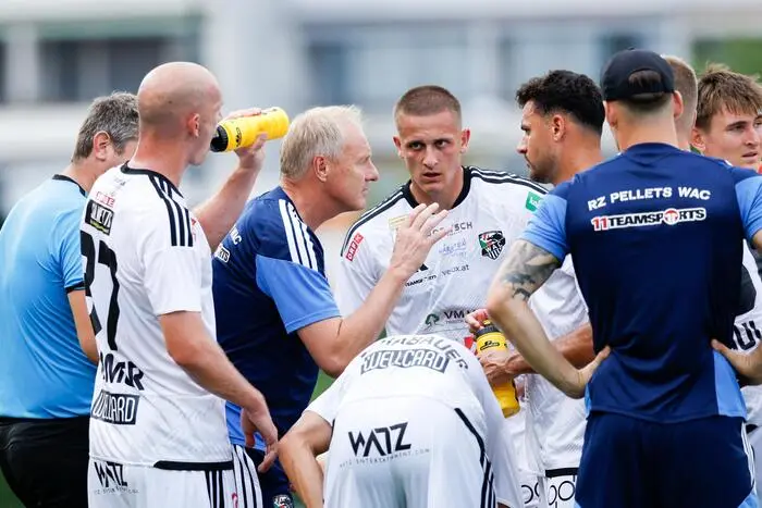 Thomas Silberberger hat seine Truppe eingeschworen