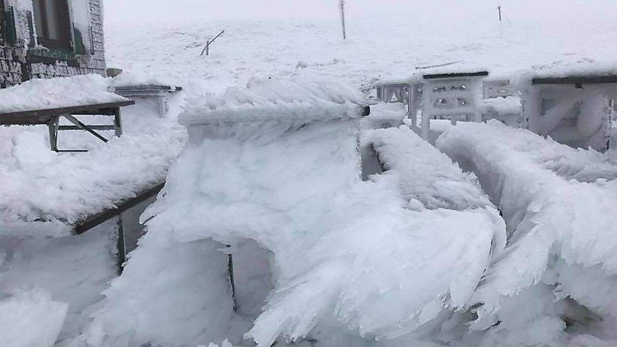 Tiefwinterlich ist es bereits bei der Eisenerzer Reichensteinhütte in der Obersteiermark 